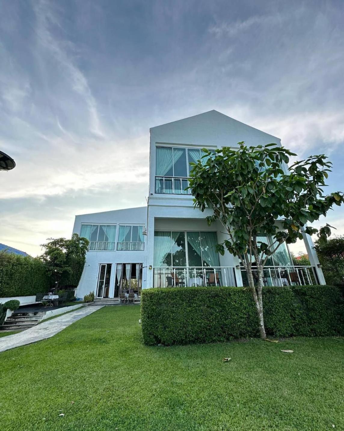 White Wall Riverfront Hotel Kamphaeng Phet Extérieur photo