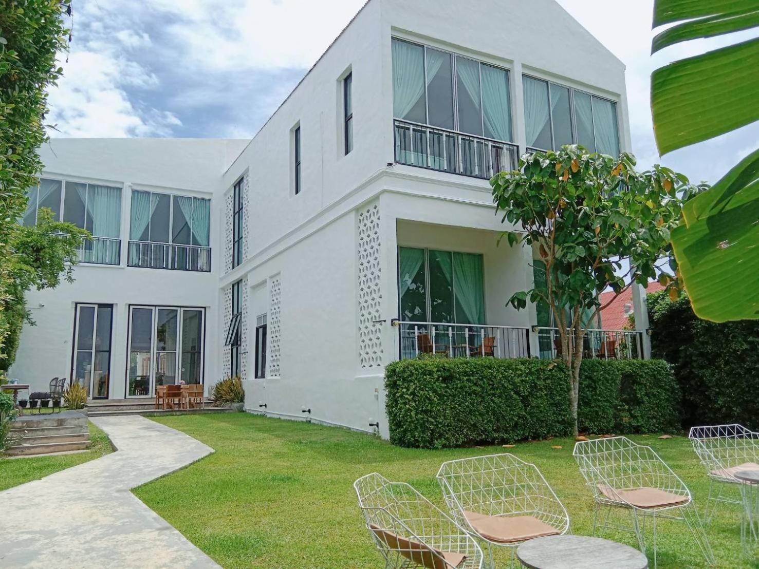 White Wall Riverfront Hotel Kamphaeng Phet Extérieur photo