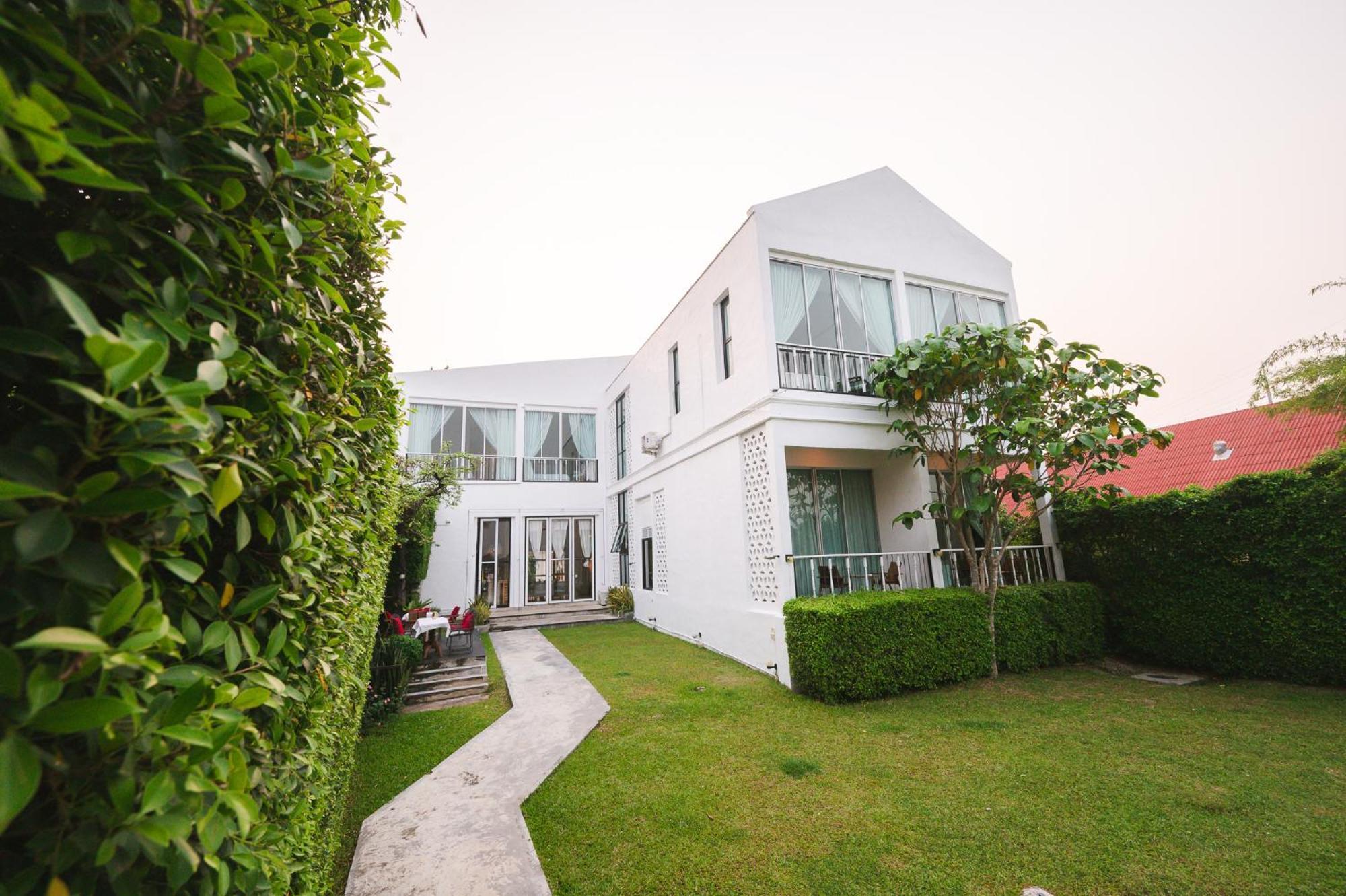 White Wall Riverfront Hotel Kamphaeng Phet Extérieur photo