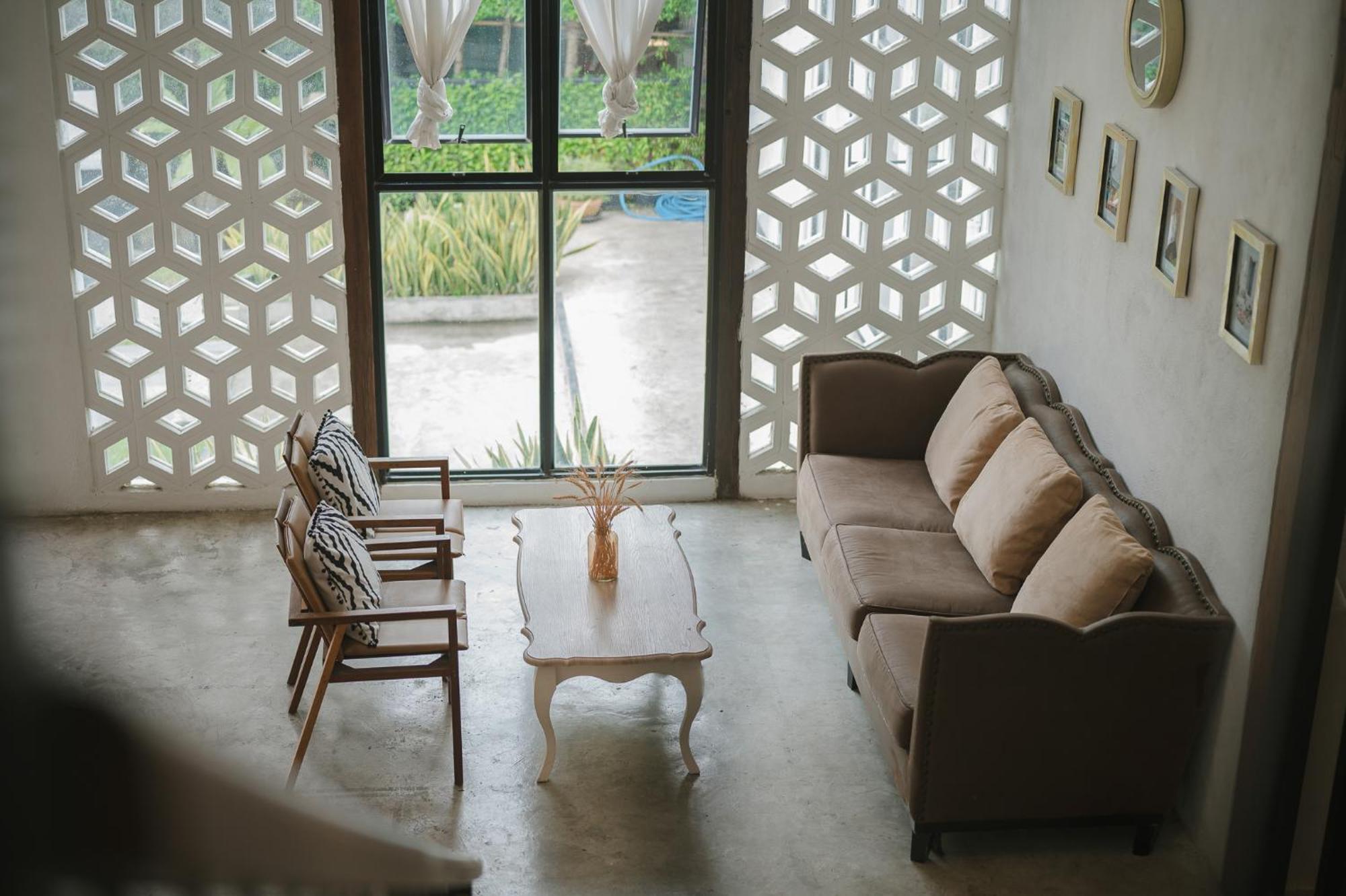 White Wall Riverfront Hotel Kamphaeng Phet Extérieur photo