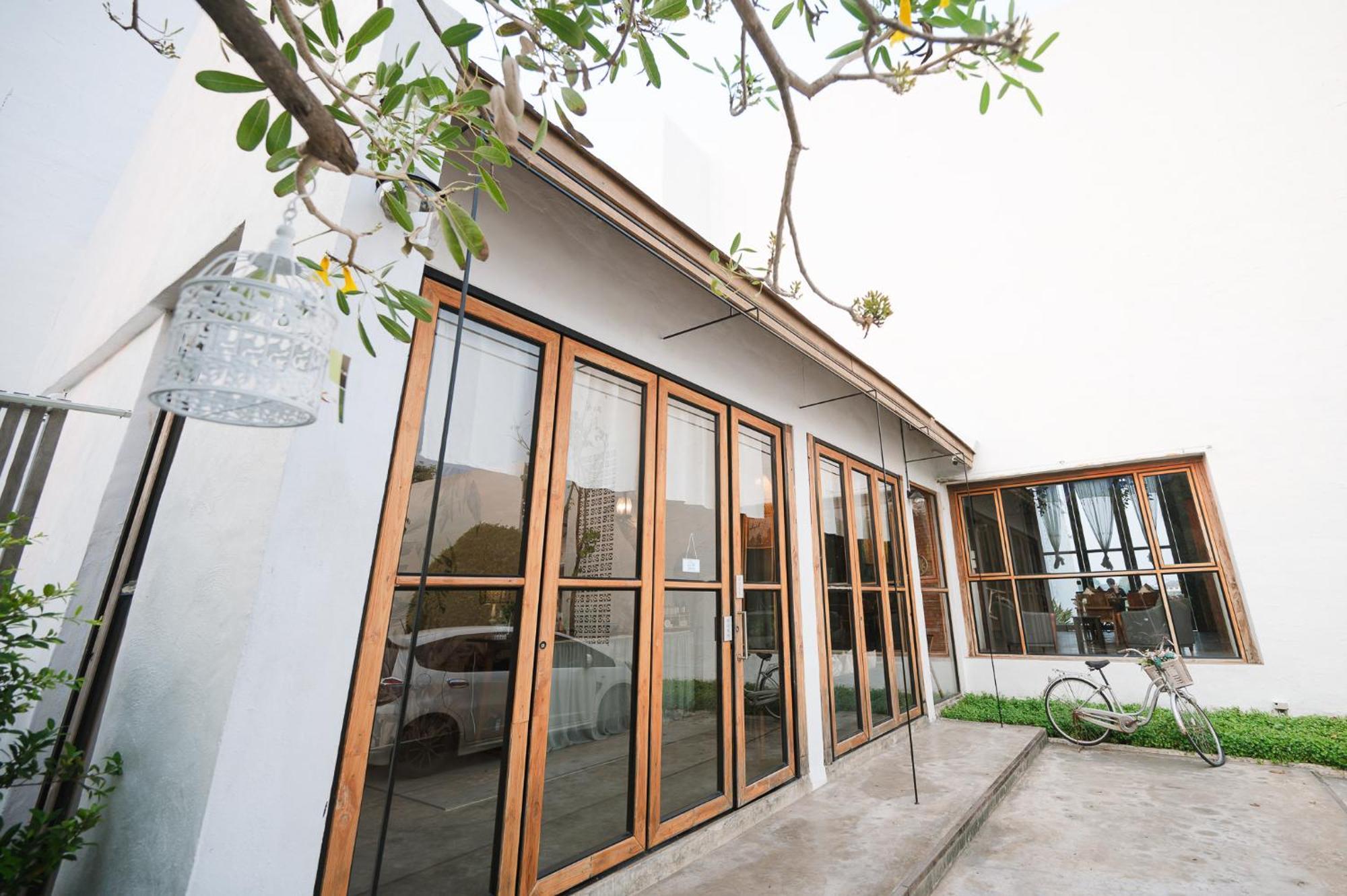 White Wall Riverfront Hotel Kamphaeng Phet Extérieur photo