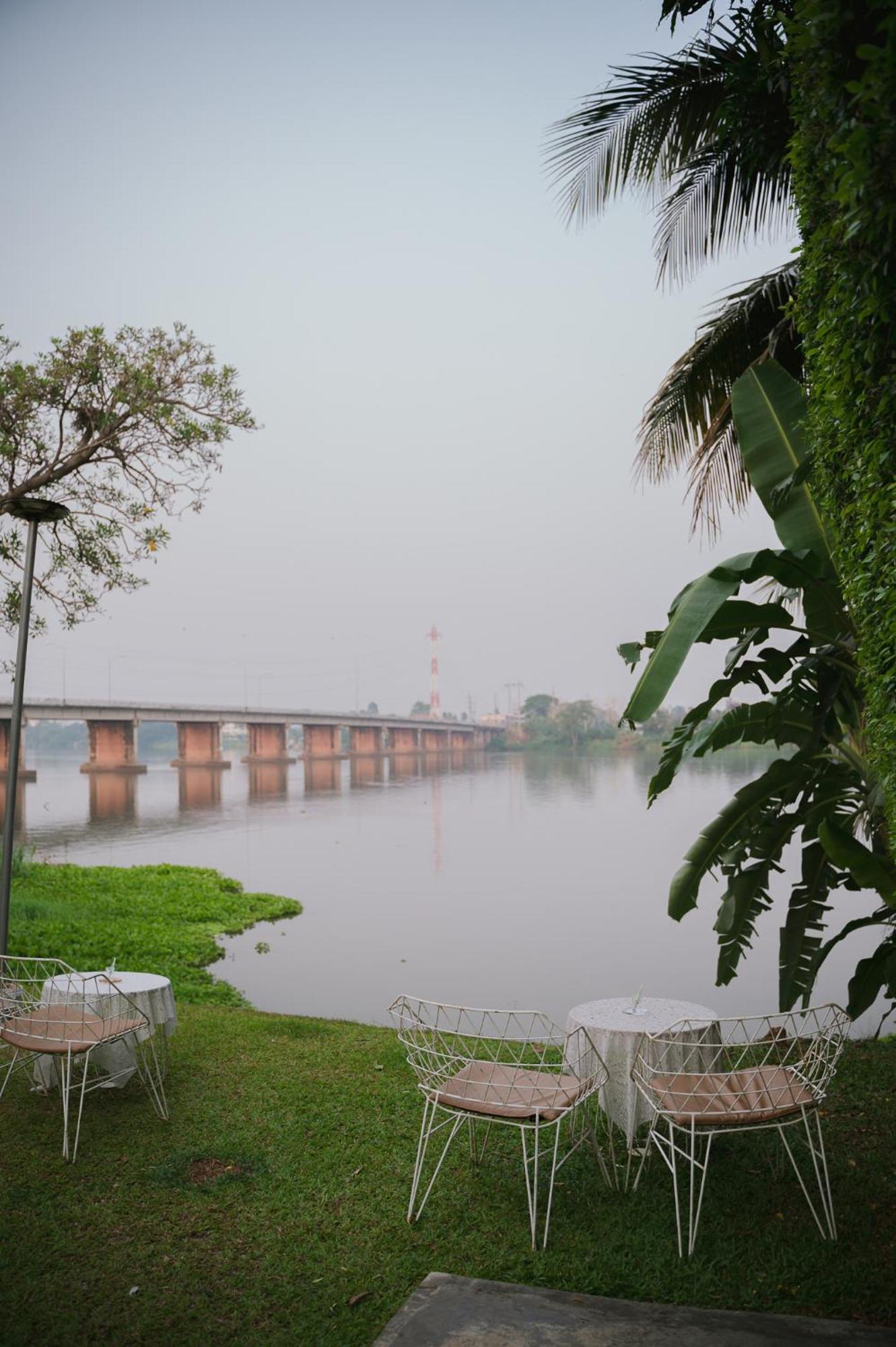 White Wall Riverfront Hotel Kamphaeng Phet Extérieur photo