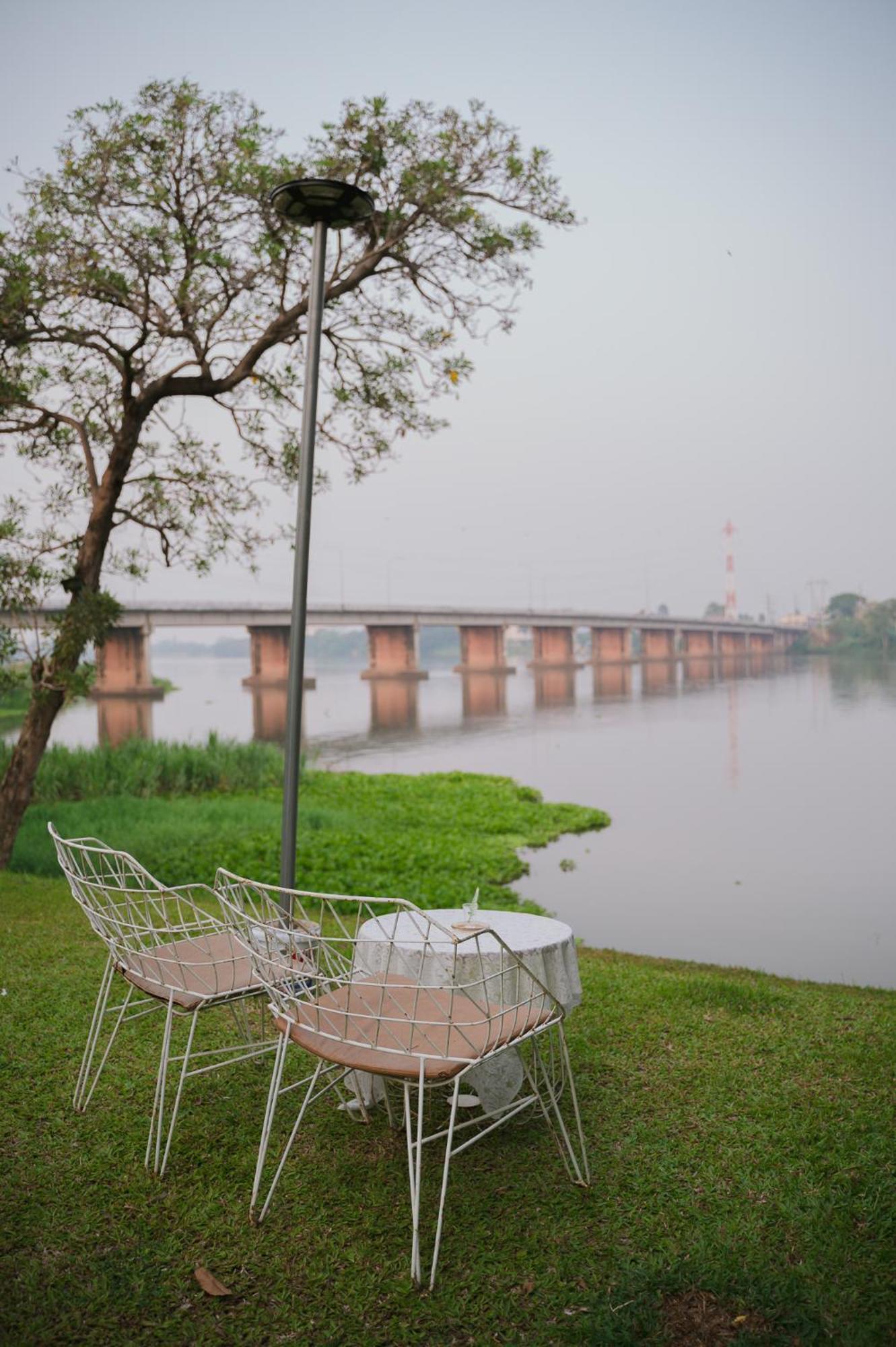 White Wall Riverfront Hotel Kamphaeng Phet Extérieur photo