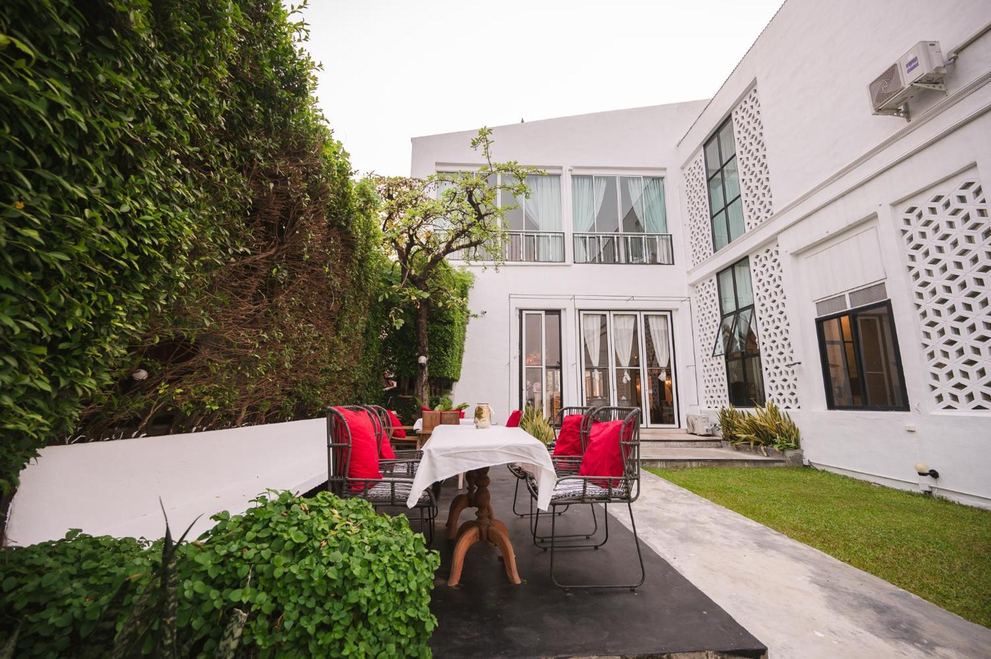 White Wall Riverfront Hotel Kamphaeng Phet Extérieur photo