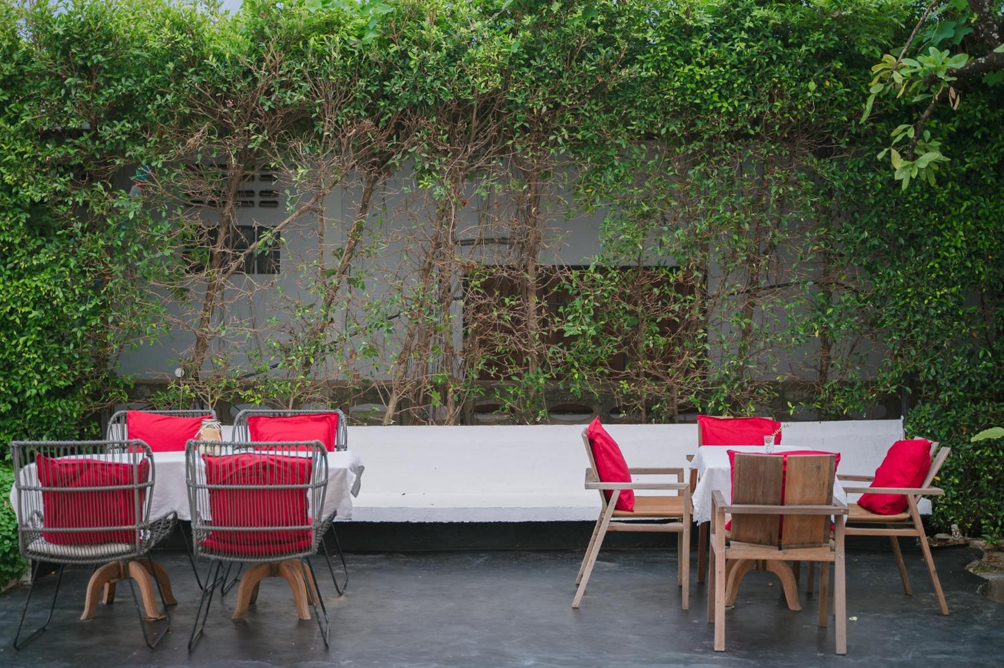 White Wall Riverfront Hotel Kamphaeng Phet Extérieur photo