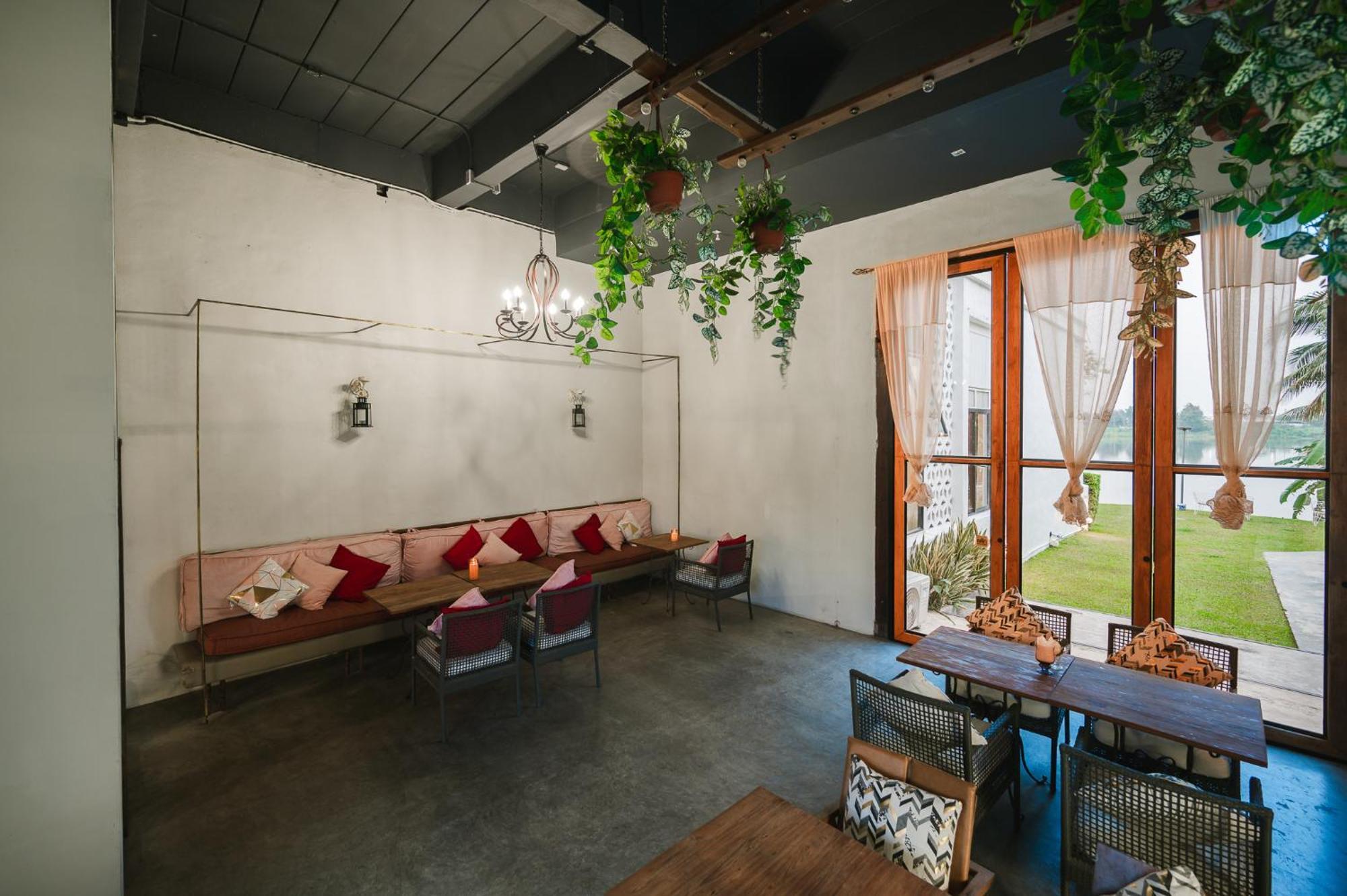 White Wall Riverfront Hotel Kamphaeng Phet Extérieur photo