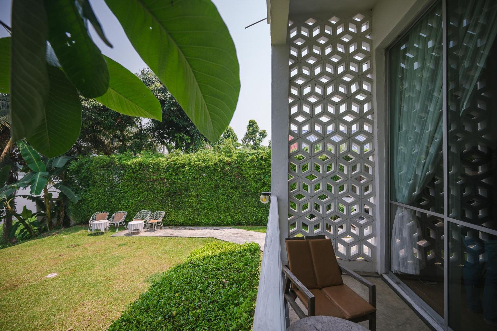 White Wall Riverfront Hotel Kamphaeng Phet Extérieur photo