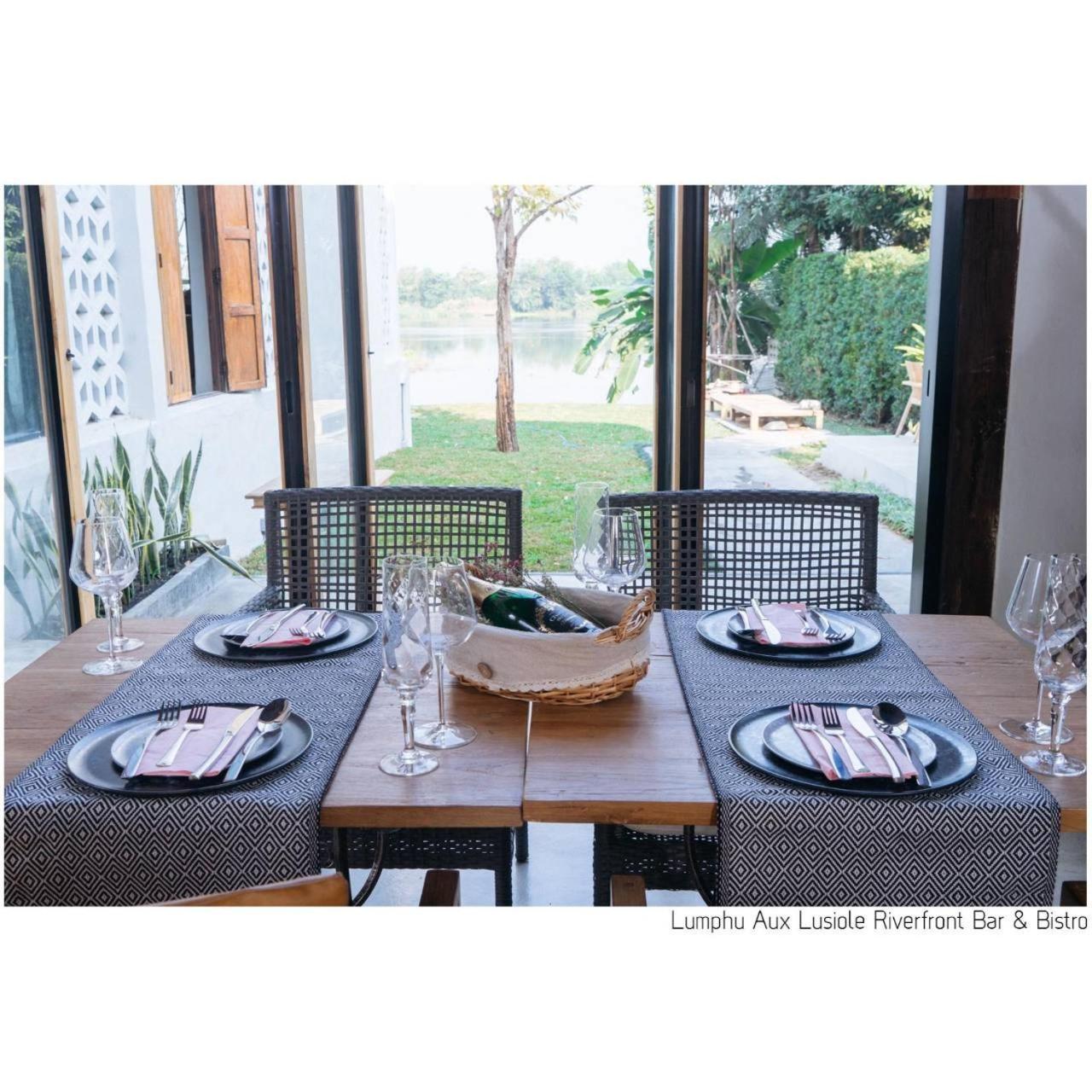White Wall Riverfront Hotel Kamphaeng Phet Extérieur photo
