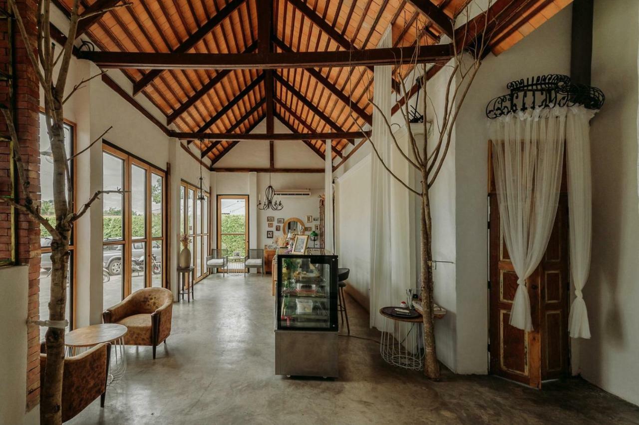 White Wall Riverfront Hotel Kamphaeng Phet Extérieur photo