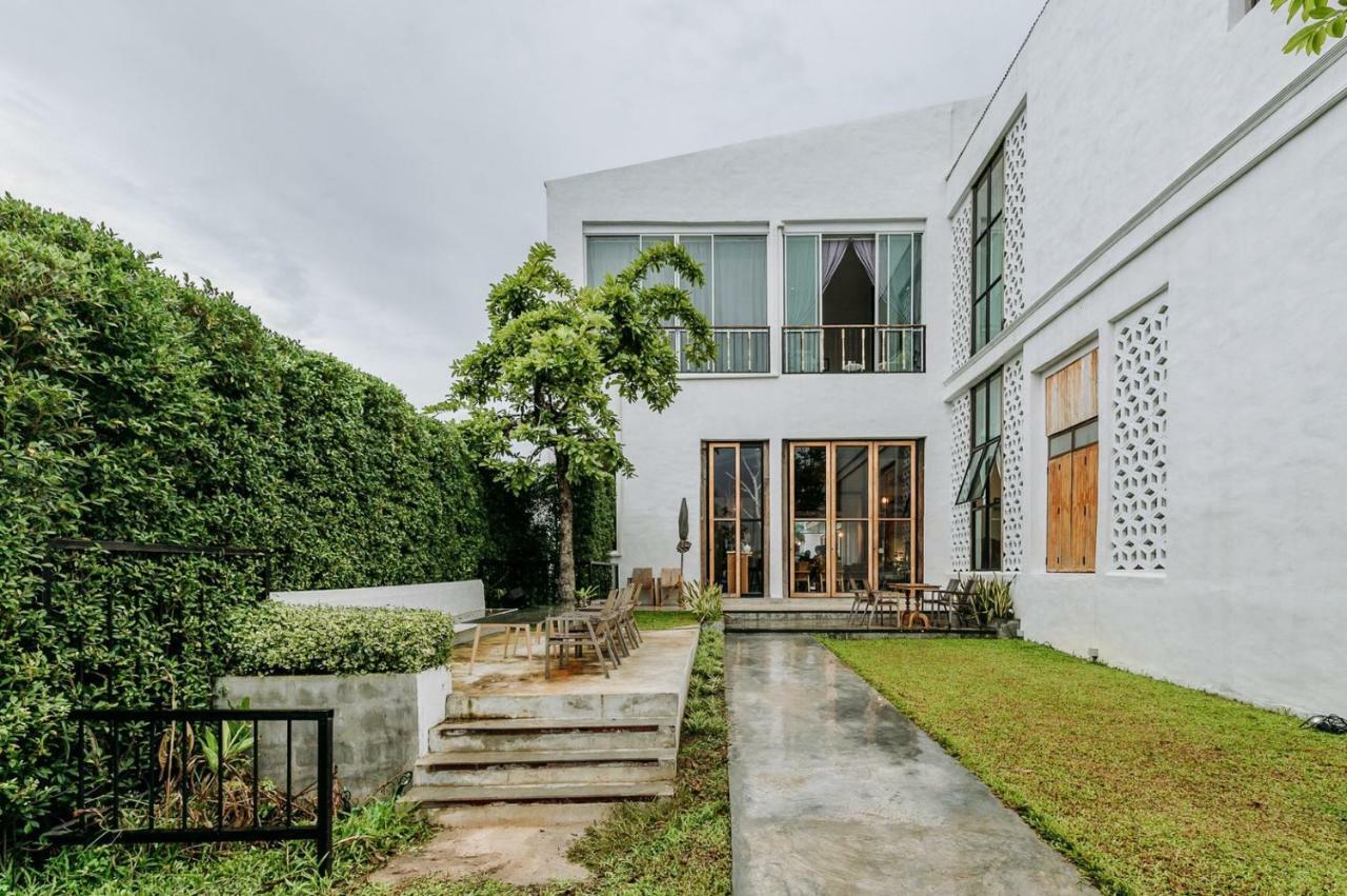 White Wall Riverfront Hotel Kamphaeng Phet Extérieur photo