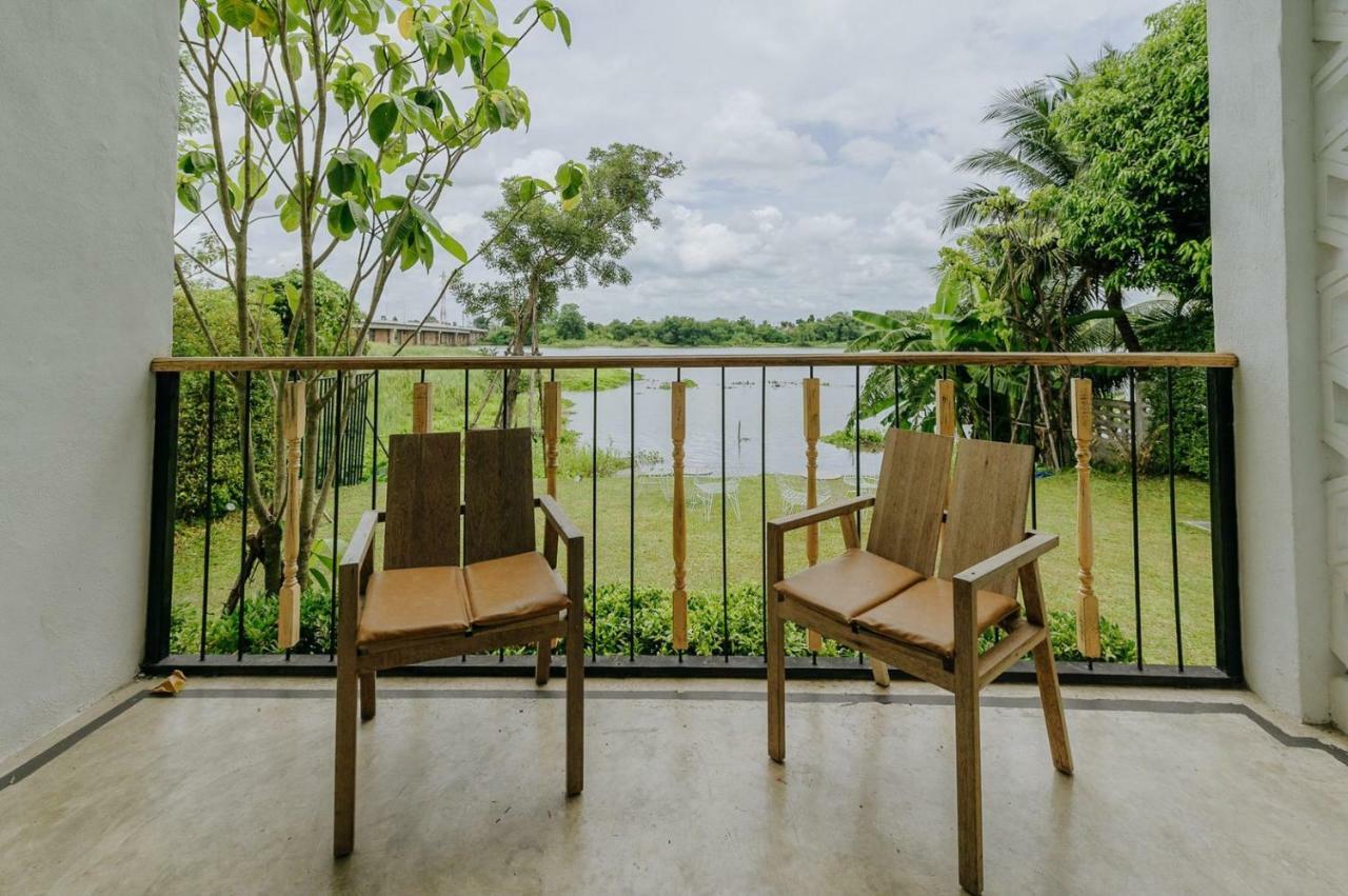 White Wall Riverfront Hotel Kamphaeng Phet Extérieur photo