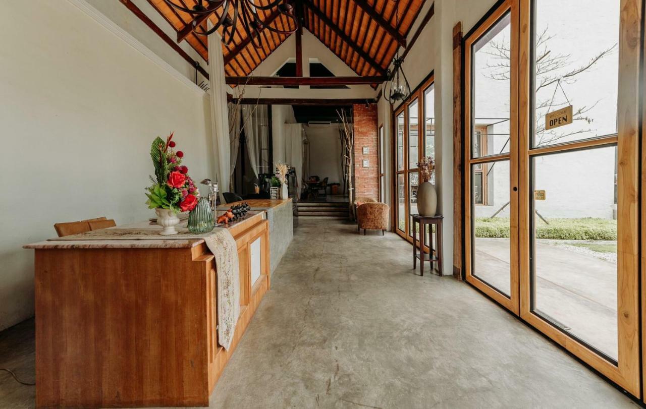 White Wall Riverfront Hotel Kamphaeng Phet Extérieur photo