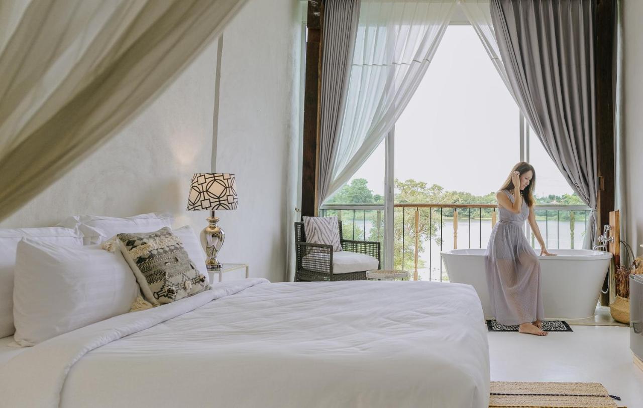 White Wall Riverfront Hotel Kamphaeng Phet Extérieur photo