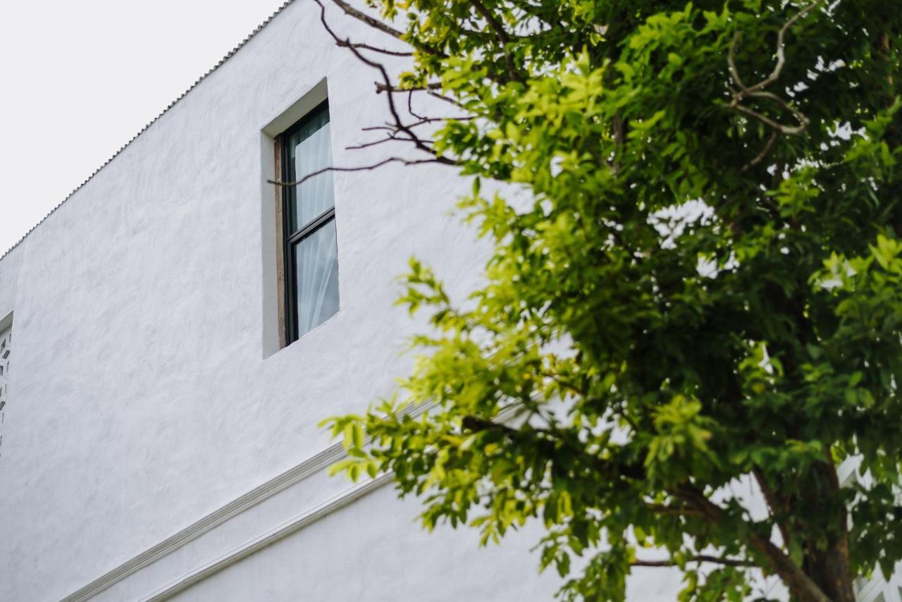 White Wall Riverfront Hotel Kamphaeng Phet Extérieur photo
